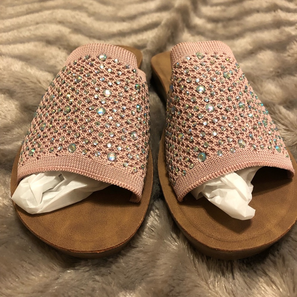 NWT Chulis Pink Rhinestone Slides Size 5